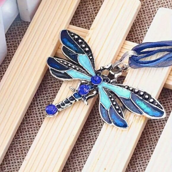 🔅🆕🔅 Boho Rhinestone Alloy Dragonfly Silk Ribbon Pendant Necklace✨ - Picture 3 of 12